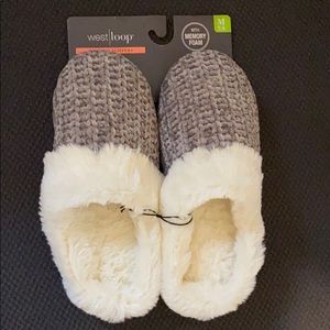 Women’s M 7/8 Memory Foam Slippers